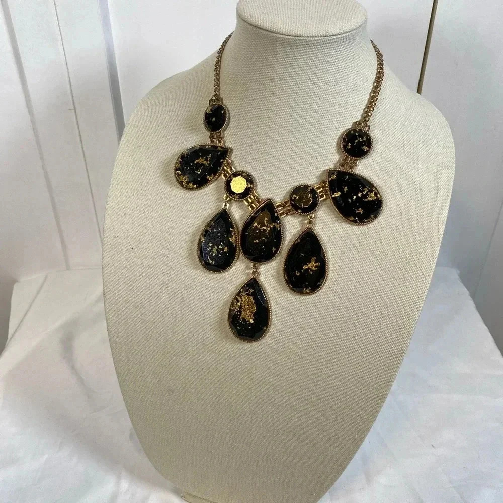 💚 Elegant Black and Gold Women's Necklace